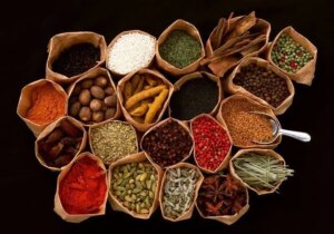 اشتباهات رایج در استفاده از طب سنتی/ عدهای در تجویز دارو سوءاستفاده میکنند